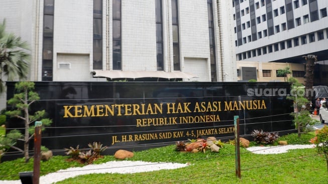 Gedung Kementerian Hak Asasi Manusia (HAM) di Jakarta, Selasa (3/6/2025). [Suara.com/Alfian Winanto]