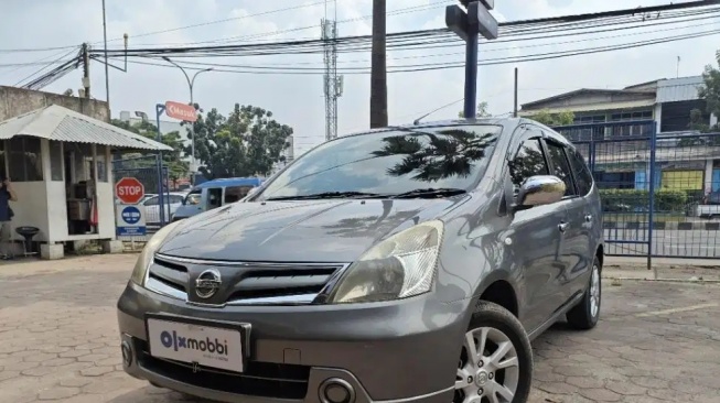 Nissan Grand Livina (2012). (OLX)