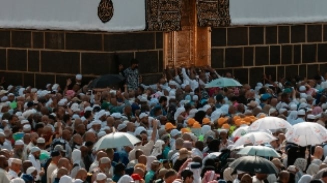 Apakah Boleh Berangkat Haji Pakai Uang Hasil Utang? Begini Penjelasan Hukumnya