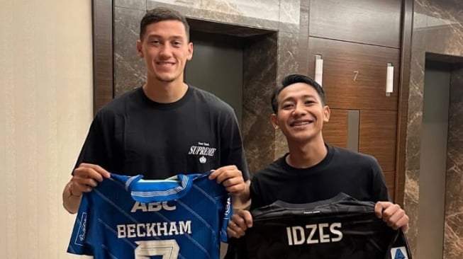 Jay Idzes Akhirnya Pamerkan Jersey Biru Bergaris! [Dok. IG Stories Beckham Putra]