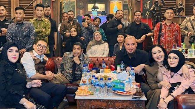 Iis Dahlia hadiri acara ulang tahun Ahmad Dhani (Instagram)