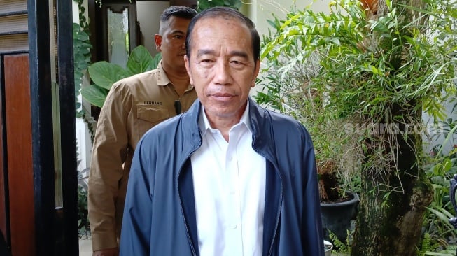 Wajah dan Leher Jokowi Muncul Bercak Merah, Orang Terdekat Ungkap Penyebabnya