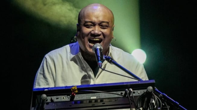 Lepas Kepergian Sahabat, Sandy Pas Band Sempat Gotong Keranda Almarhum Gatot Kies