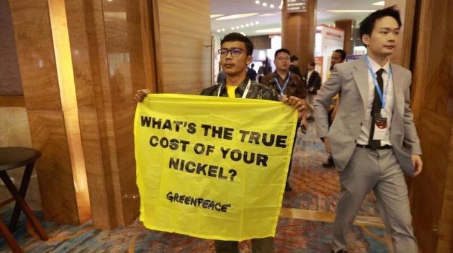 Aksi Protes Greenpeace Konferensi Nikel Internasional di Jakarta (Dok Dhemas Reviyanto / Greenpeace)