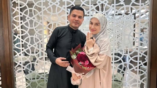 Irish Bella dan Haldy Sabri menjalani ibadah haji. [Instagram]