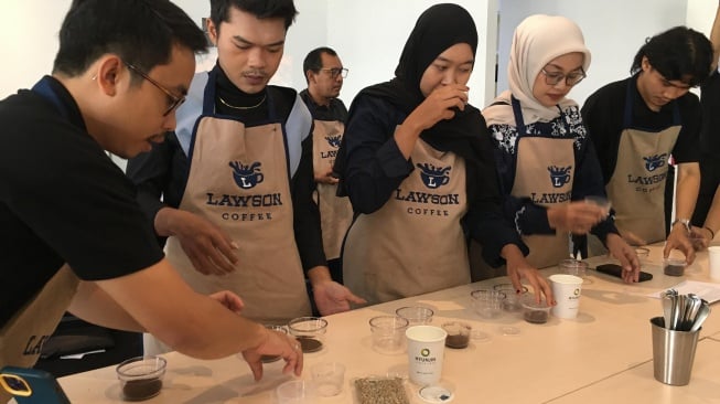 Acara Eksplorasi Kopi Bersama Lawson Indonesia di Lawson DR Wahidin, Yogyakarta, Rabu (4/6/2025). [Suara.com/Ruth Meliana)