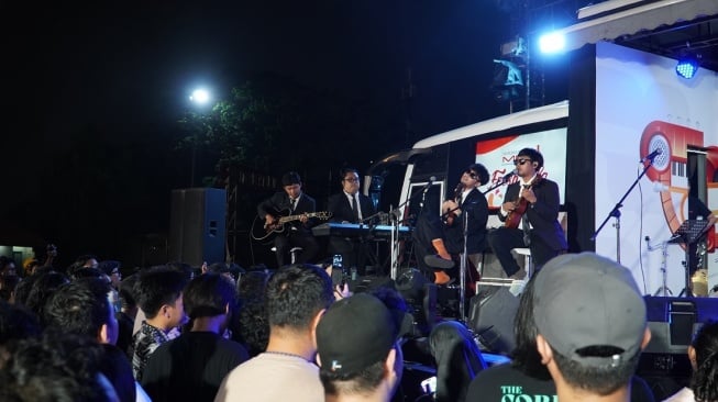 Gusti Irwan Wibowo tampil di MLDSPOT Stage Bus di Java Jazz Festival 2025. [MLDSPOT]