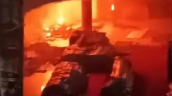 Tangkapan layar, video Big Mall Samarinda kebakaran. [Ist]