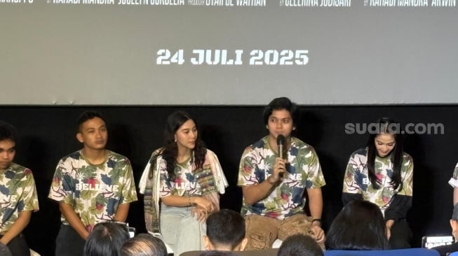 Pemain film Believe - Takdir, Mimpi, Keberanian dalam konferensi pers di kawasan Senayan, Jakarta Pusat pada Selasa, 3 Juni 2025. [Suara.com/Tiara Rosana]