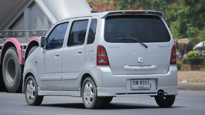 Mobil bekas irit bahan bakar, Nissan March Generasi Awal