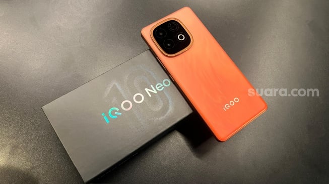 iQOO Neo 10 yang resmi diluncurkan ke Indonesia pada Rabu (4/6/2025). [Suara.com/Dicky Prastya]