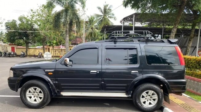 Ford Everest (2005). (OLX)
