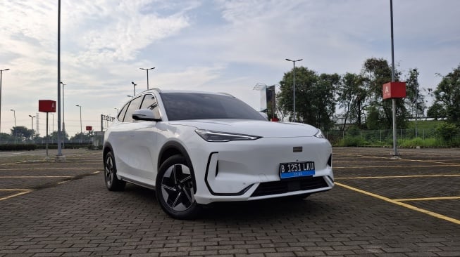 Kesan Pertama Bawa Mobil Listrik Geely EX5 untuk Harian