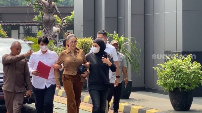 Tangan Nikita Mirzani Tak Diborgol, Pihak Kejaksaan Selidiki Kemungkinan Ada Perlakuan 'Istimewa'
