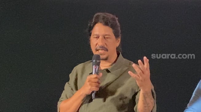 Aktor Bucek Depp usai penayangan perdana film GJLS: Ibuku Ibu-Ibu di XXI Senayan City, Jakarta, 3 Juni 2025. [Suara.com/Adiyoga Priyambodo]