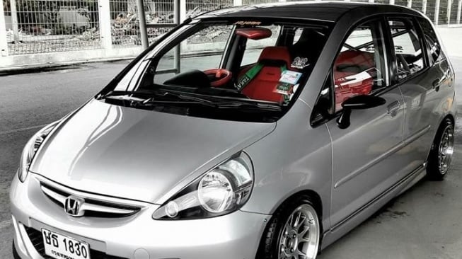 Honda Jazz juga menjadi pilihan masyarakat untuk digunakan pergi berlibur jarak jauh karena performanya juga baik. (Pinterest)