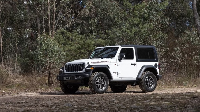 Ilustrasi Jeep Rubicon 2 pintu yang memiliki kapasitas penumpang 4 penumpang. Spesifikasi mesinnya antara lain kapasitas mesin sebesar 1.955 CC yang mampu menghasilkan tenaga maksimal sebesar 270 Hp dan capaian torsi maksimal 400 Nm. (Foto: Jeep)