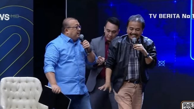 Debat panas antara Roy Suryo dengan Sekjen Relawan Jokowi, Muhammad Rahmad soal polemik ijazah Jokowi. (tangkapan layar/Youtube)