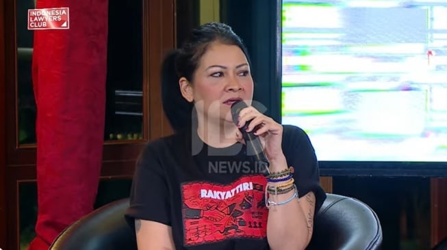 Melanie Subono Sindir Gibran soal Sulitnya Lapangan Kerja di Hadapan Ade Armando