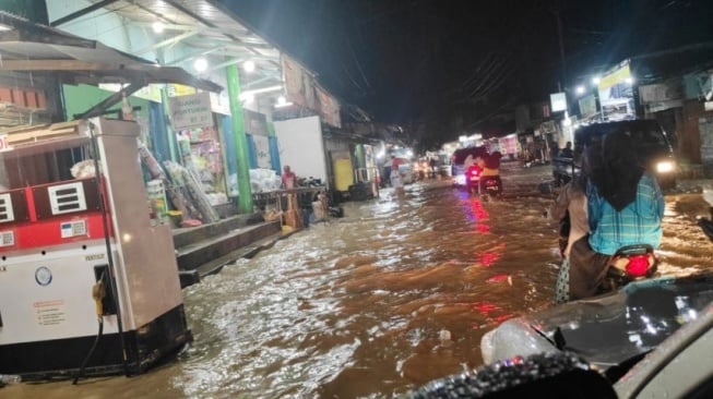 Kondisi banjir di beberapa titik Samarinda. [kaltimtoday.co]