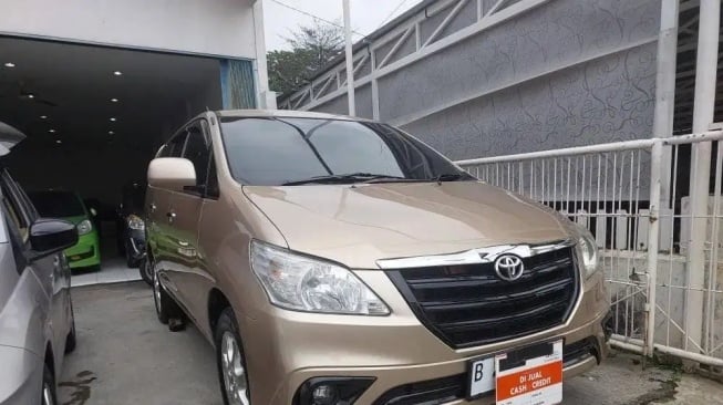 Toyota Kijang Innova (2005). (OLX)