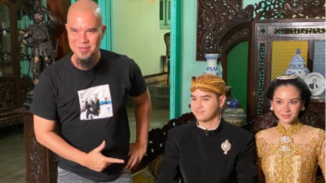 Undangan Al Ghazali Tersebar di Media Sosial, Netizen Curiga Ahmad Dhani yang Desain