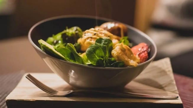 Daftar 7 Makanan Bergizi yang Dilarang Dikonsumsi Saat Makan Malam, Ini Alasannya