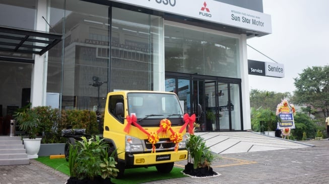 Mitsubishi Fuso bersama PT. Sun Star Motor Sleman meresmikan diler baru dengan layanan 3S (sales, services dan spare parts) di kota DIY Yogyakarta. (Foto: Mitsubishi Fuso)