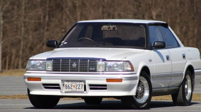Toyota Crown Royal Saloon