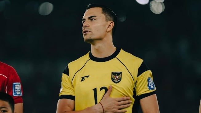 Emil Audero debut ketika timnas Indonesia mengalahkan China dengan skor 1-0 dalam lanjutan Kualifikasi Piala Dunia 2026, Kamis (5/6/2025). Kiper kelahiran Mataram tersebut mengakui perasaannya sangat luar biasa saat menjalani laga pertama untuk skuad Garuda. (Instagram/@emil_audero)