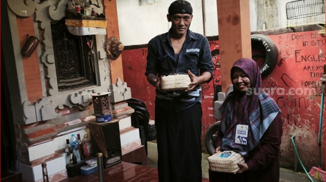 Berbagi Berkah Kurban Antar Umat Beragama dengan Tradisi Ngejotin di Bali