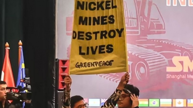Greenpeace protes tambang nikel di Raja Ampat [Antara]