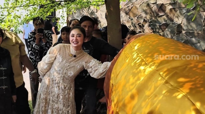 Dewi Perssik Potong 17 Hewan Kurban, Ada Dua Sapi Limosin Upin Ipin