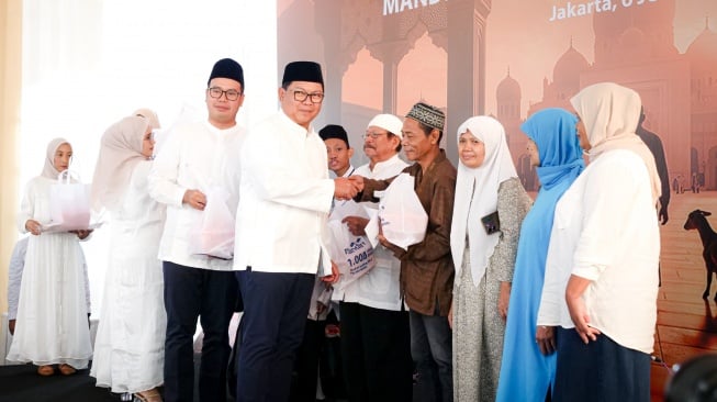 Direktur Utama Bank Mandiri Darmawan Junaidi menyatakan bahwa kegiatan kurban adalah bagian dari peran aktif Bank Mandiri dalam memperkuat hubungan dengan memberikan nilai tambah kepada masyarakat (Dok: Bank Mandiri)