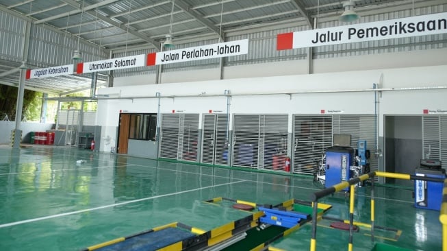 Mitsubishi Fuso bersama PT. Sun Star Motor Sleman meresmikan diler baru dengan layanan 3S (sales, services dan spare parts) di kota DIY Yogyakarta. (Foto: Mitsubishi Fuso)