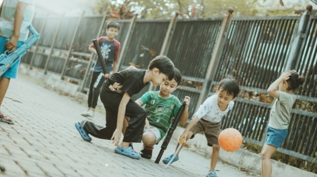 Mainan Anak dan Stereotip Gender: Antara Mobil-mobilan dan Boneka