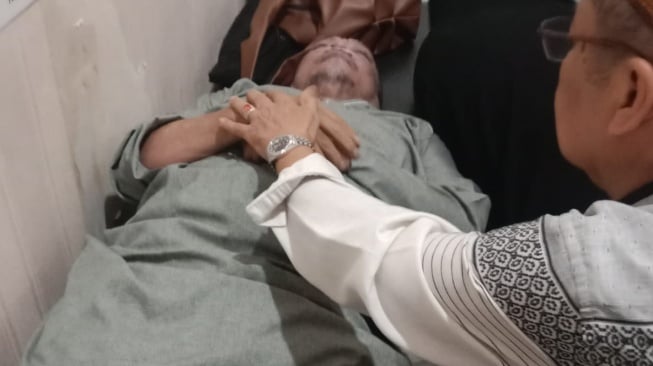 Tangkapan layar Ustaz Yahya Waloni meninggal dunia dan dilarikan ke RS Bahagia, Makassar. (Twitter)