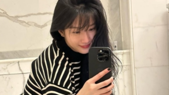 5 Outfit dan Hairdo ala Moon Ga Young, Tampil Kece di Segala Suasana!