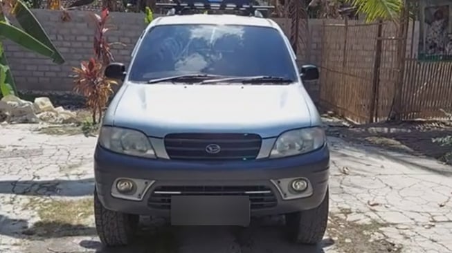 Daihatsu Taruna (2001). Mobil keluarga bekas di kelas ini banyak diburu karena dinilai sangat fungsional tanpa harus mengorbankan kenyamanan. [YouTube mobil ndeso]