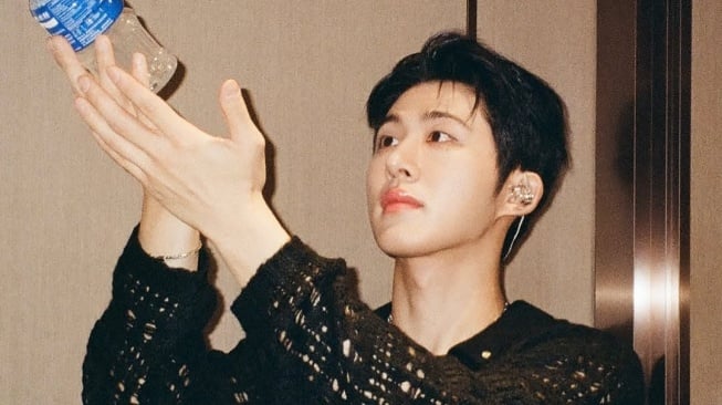 Penyanyi sekaligus rapper asal Korea Selatan, Kim Han Bin alias B.I akan menggelar Konser The Last Parade Tour di The Kasablanka Hall, Jakarta pada 13 September 2025. [Instagram/shxxbi131]