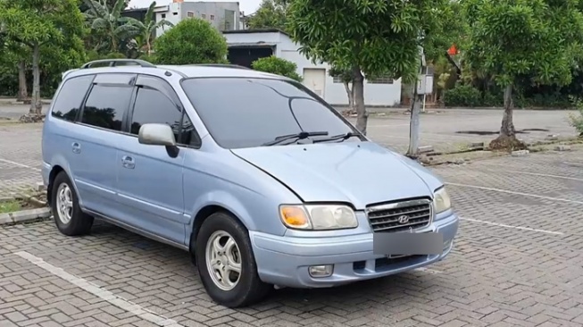 Hyundai Trajet (2002). Mobil keluarga bekas di kelas ini banyak diburu karena dinilai sangat fungsional tanpa harus mengorbankan kenyamanan. [YouTube B Channel]