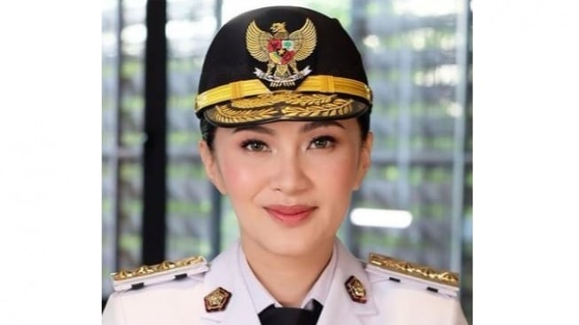 Sherly Tjoanda (Wikipedia)