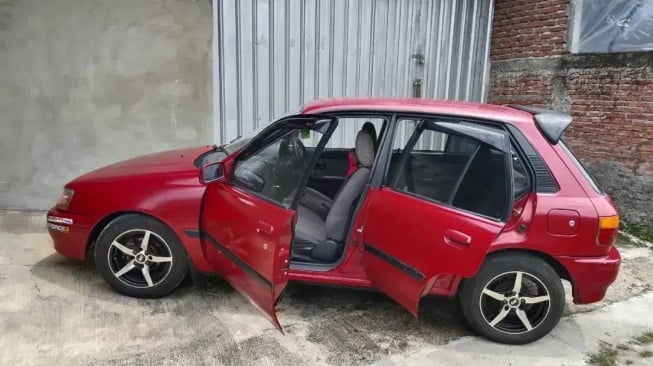 Toyota Starlet (1992). (OLX)