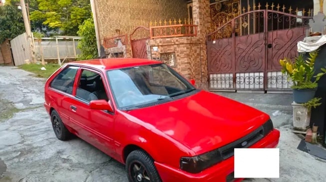 Ford Laser (1987). (OLX)