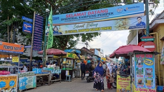 Berburu Oleh-Oleh Pempek Murah? Ke Kampung Pempek 26 Ilir Palembang, Harga Mulai Seribuan