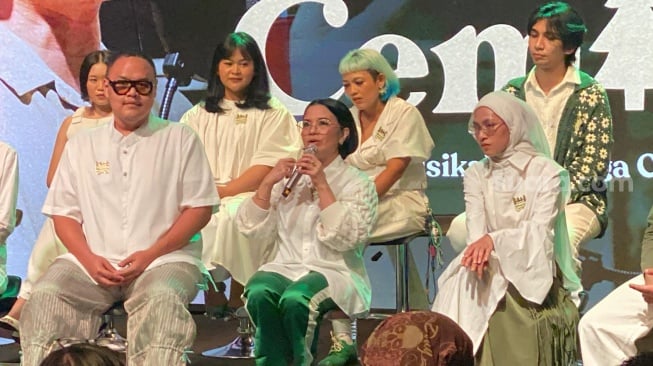Para musisi pengisi soundtrack musikal Keluarga Cemara dalam konferensi pers di kawasan Senayan, Jakarta Pusat pada Selasa, 10 Juni 2025 [Suara.com/Tiara Rosana].