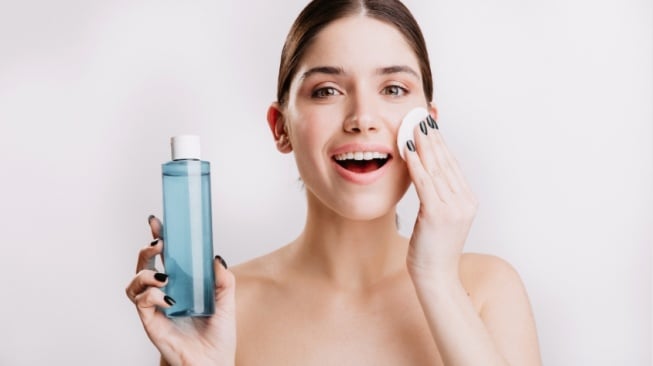 5 Rekomendasi Brightening Toner yang Efektif Mencerahkan Kulit Kusam
