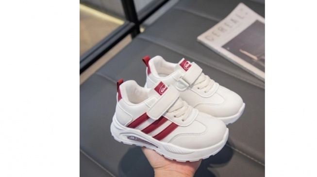 Sepatu anak Leviere. [Dok Shopee]