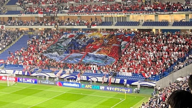 Eksklusif dari Jepang: Tifo Suporter Timnas Indonesia Banjir Tepuk Tangan
