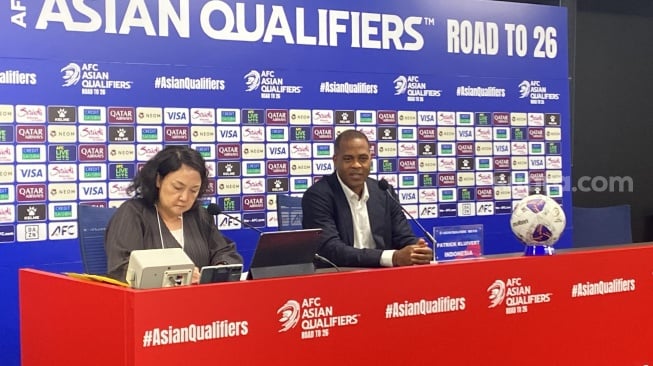 Pelatih Timnas Indonesia Patrick Kluivert tak mengelak timnya cuma bagus beberapa menit saat dibantai Jepang 0-6. [Dok. Suara.com/Ronald Seger Prabowo]